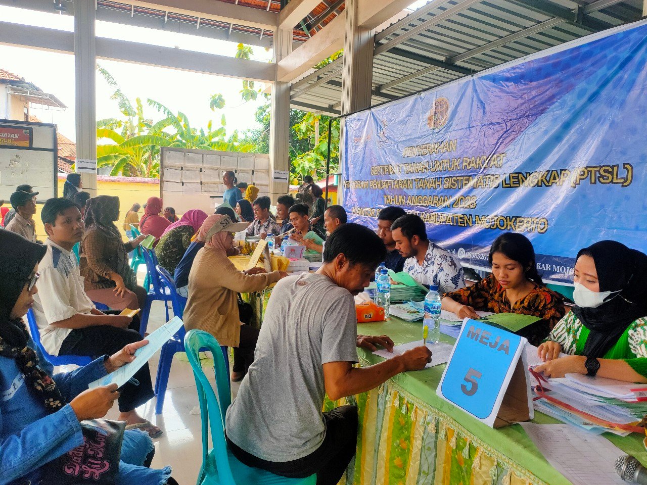 Serahkan 2.294 Sertifikat PTSL, Pemdes Pungging Buktikan Komitmen Bantu Masyarakat