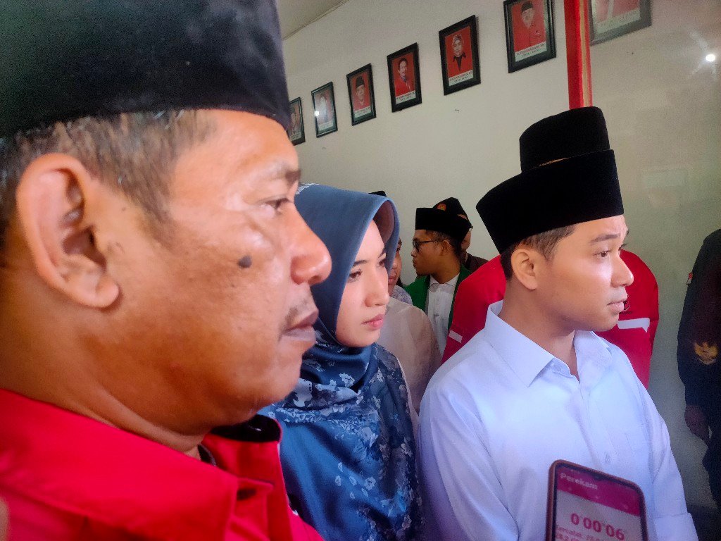 PDIP Buka Pendaftaran, Gus Barra Ambil Formulir Penjaringan Calon Bupati Mojokerto