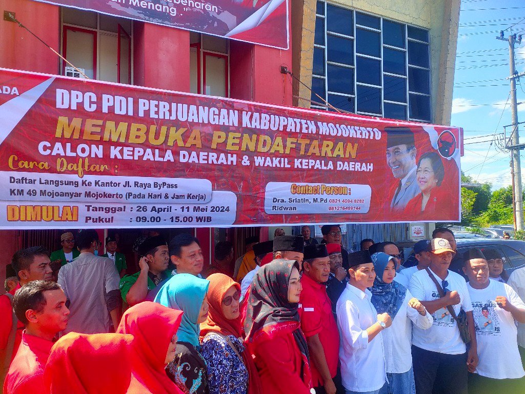 PDIP Buka Pendaftaran, Gus Barra Ambil Formulir Penjaringan Calon Bupati Mojokerto