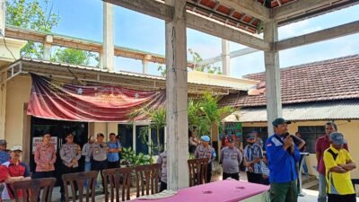 Warga Unjuk Rasa di Balai Desa Watesnegoro, Begini Tuntutannya