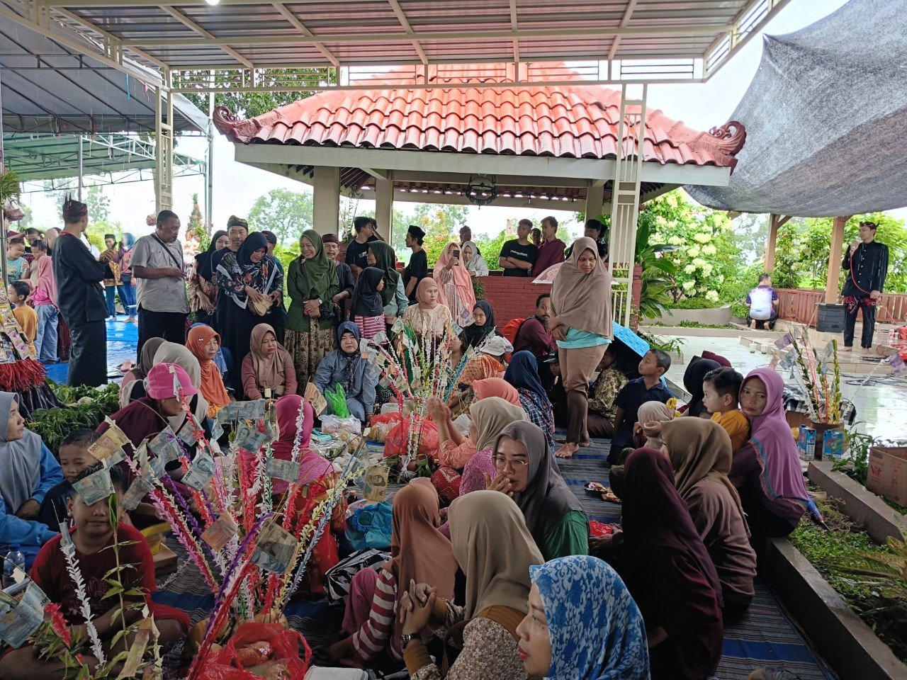 Ruwah Dusun Banjarsari Dibarengkan dengan Khotmil Qur'an ke-21, Warga Bersemangat Hadiri Acara