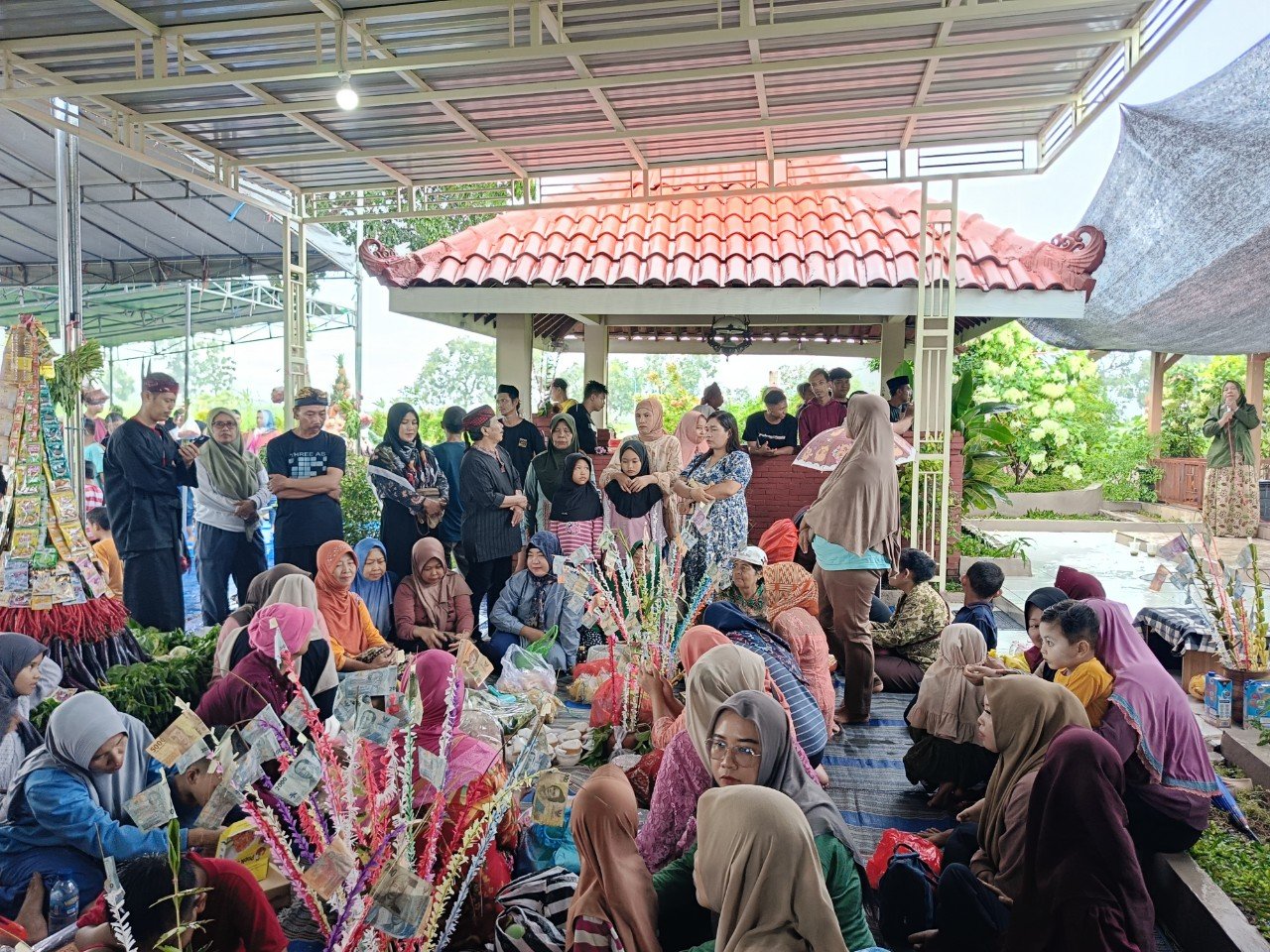 Ruwah Dusun Banjarsari Dibarengkan dengan Khotmil Qur'an ke-21, Warga Bersemangat Hadiri Acara