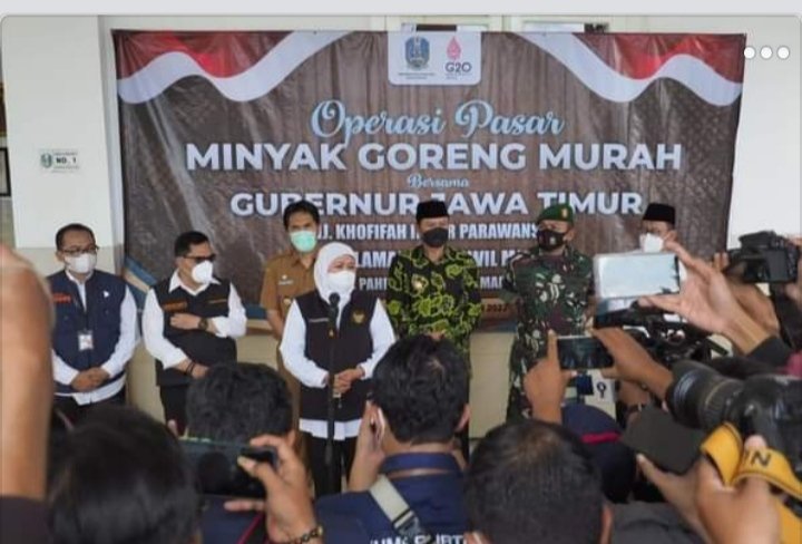 Kunker Ke Madiun, Khofifah Pantau Operasi Minyak goreng Dan Serahkan Zakat Produktif