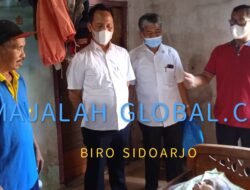 Giat Jumat Berkah SekCam Tulangan Dan PemDes Kemantren Kecamatan Tulangan Beri Bantuan Sembako Dan Uang Tunai