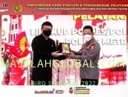 MenPANRB Tjahjo Kumolo Beri Penghargaan Lingkup Polri dengan Pelayanan Prima