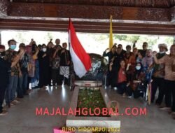 Rombongan "GEMA RASA NUSANTARA"Nyekar Bung Karno Di Blitar