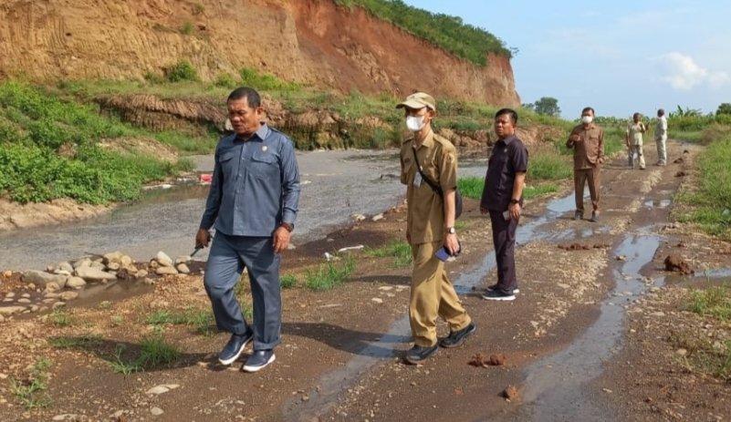Komisi III DPRD Kabupaten Mojokerto Sidak Limbah Busuk Desa Wonoploso