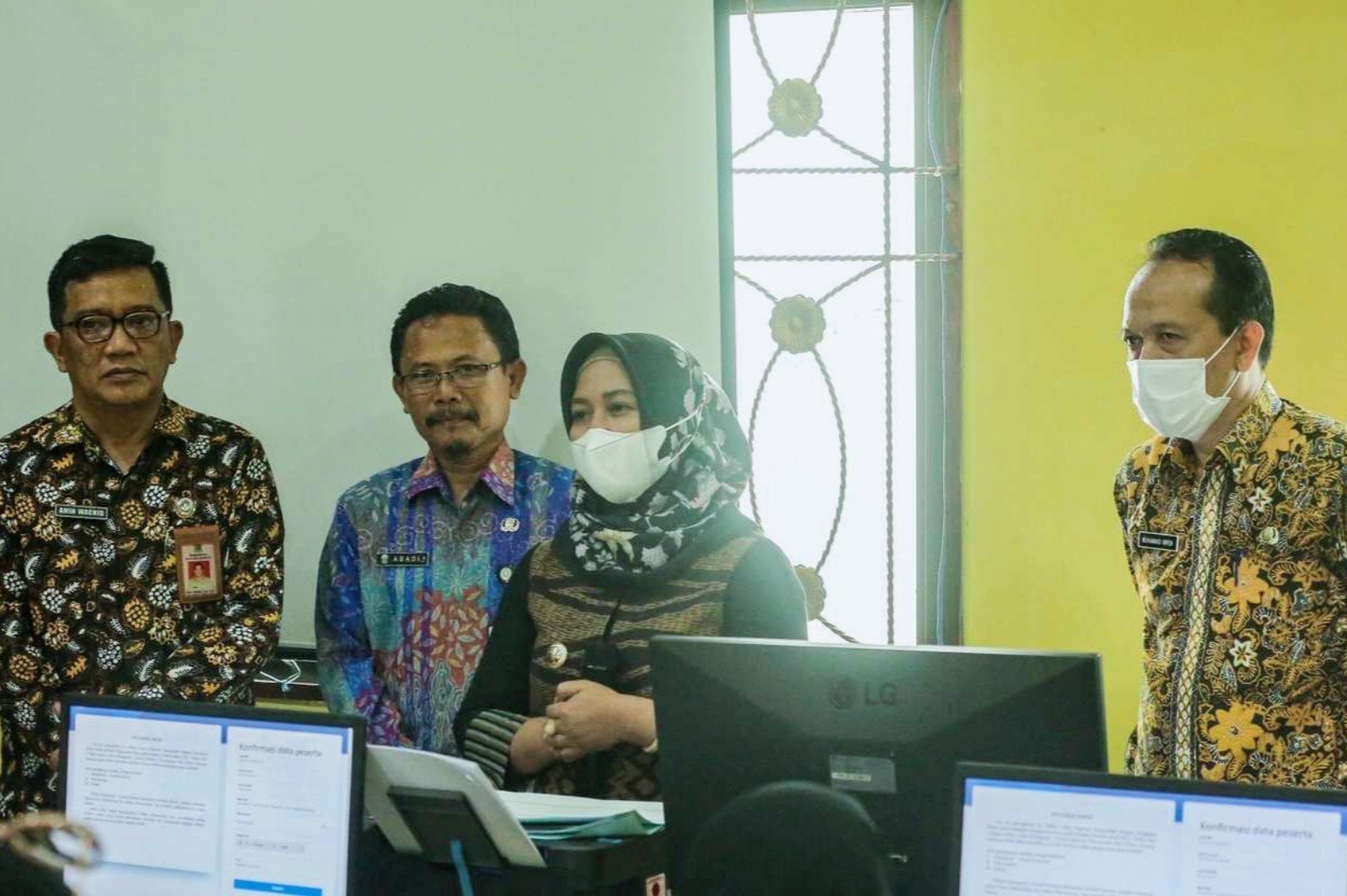 Ning Ita Tinjau Pelaksanaan CAT-UNBK di SMKN 1 Kota Mojokerto