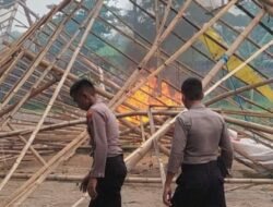 Polres Mojokerto Bakar Arena Judi Sabung Ayam di Pungging