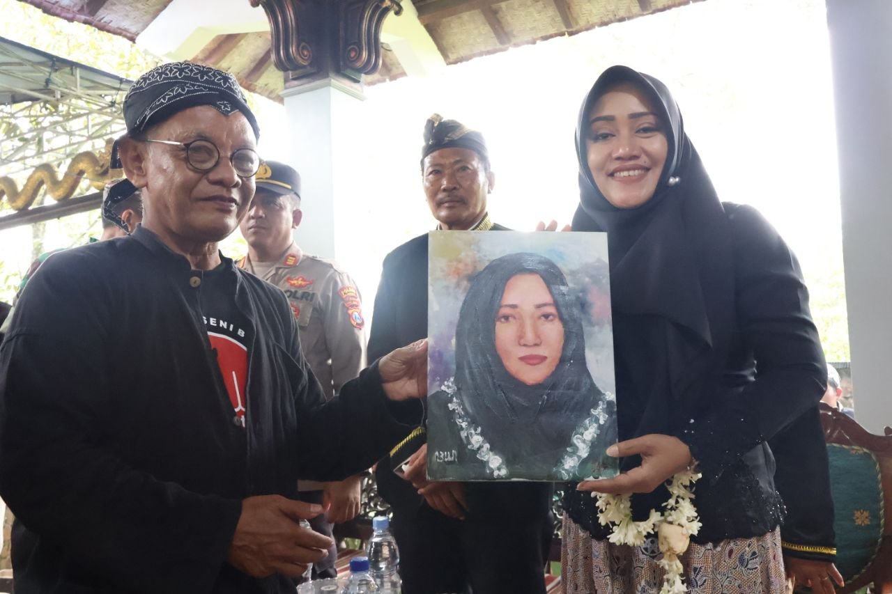 Hadiri Ruwah Dusun Penanggungan, Bupati Mojokerto Berharap Seluruh Masyarakat Tingkatkan Kegotongroyongan