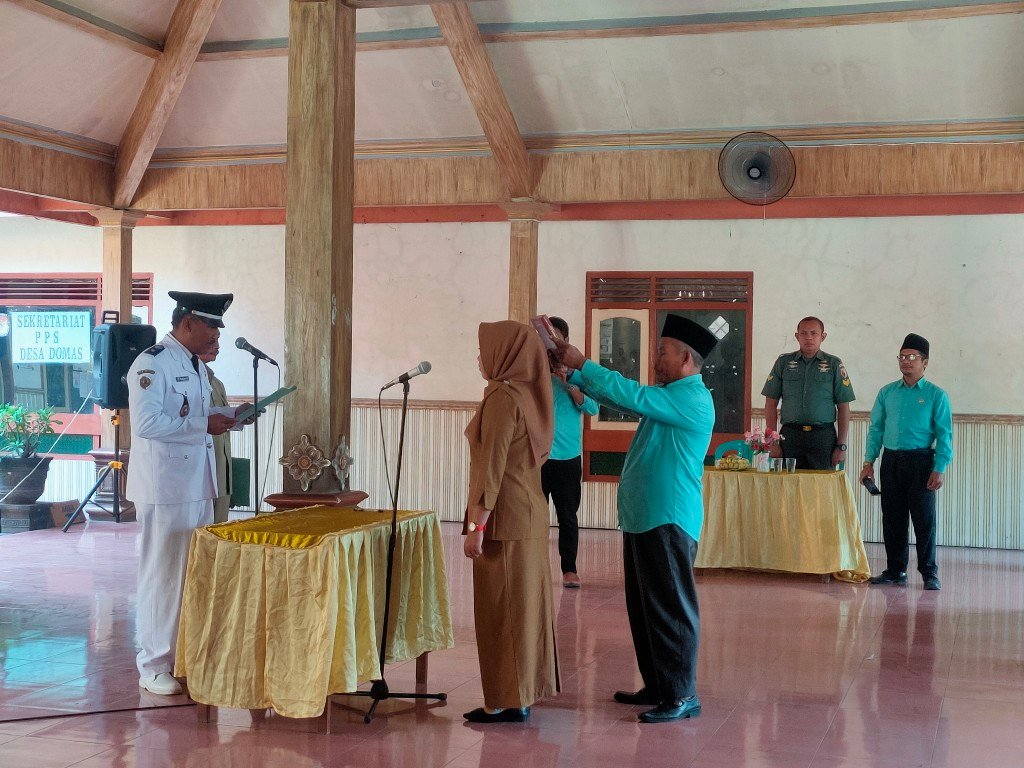 Kepala Desa Domas Lantik Kasi Pemerintahan Desa Domas