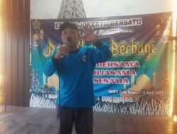 LSM Mojokerto Bersatu Berikan 100 Bingkisan Lebaran