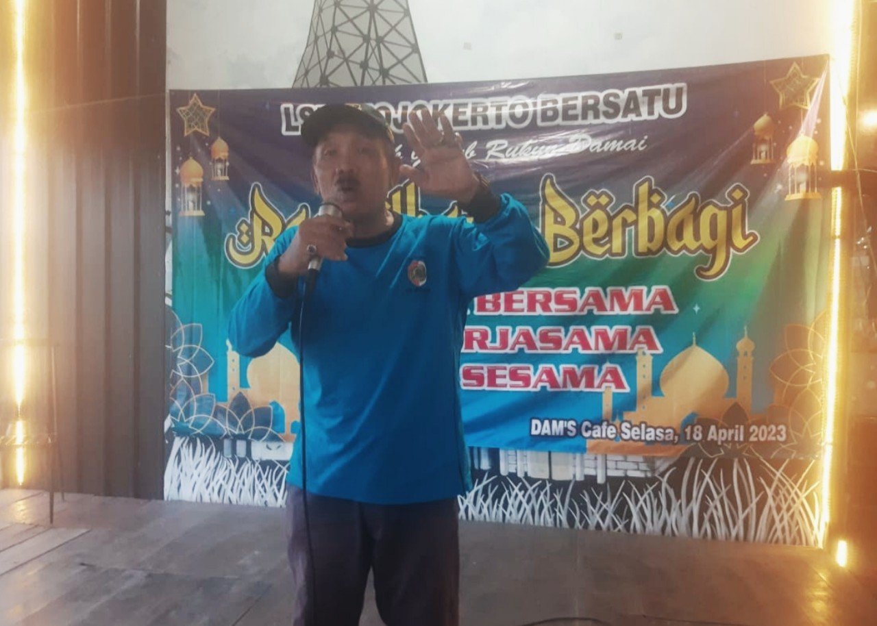LSM Mojokerto Bersatu Berikan 100 Bingkisan Lebaran