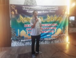 LSM Mojokerto Bersatu Berikan 100 Bingkisan Lebaran