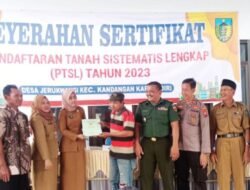Kepala Desa Jerukwangi Sukses Wujudkan Misinya, BPN Kediri Serahkan 640 Sertifikat PTSL