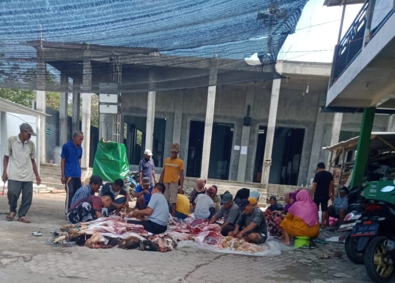 Takmir Masjid Al Hidayah Desa Gondang Sembelih 20 Kambing dan 5 Sapi