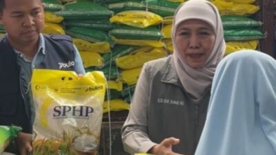 Gubernur Jatim dan Bulog Mojokerto Kompak di Pasar Murah Ngrowo Bangsal, Beras SPHP dan Minyak Kita Diserbu Warga