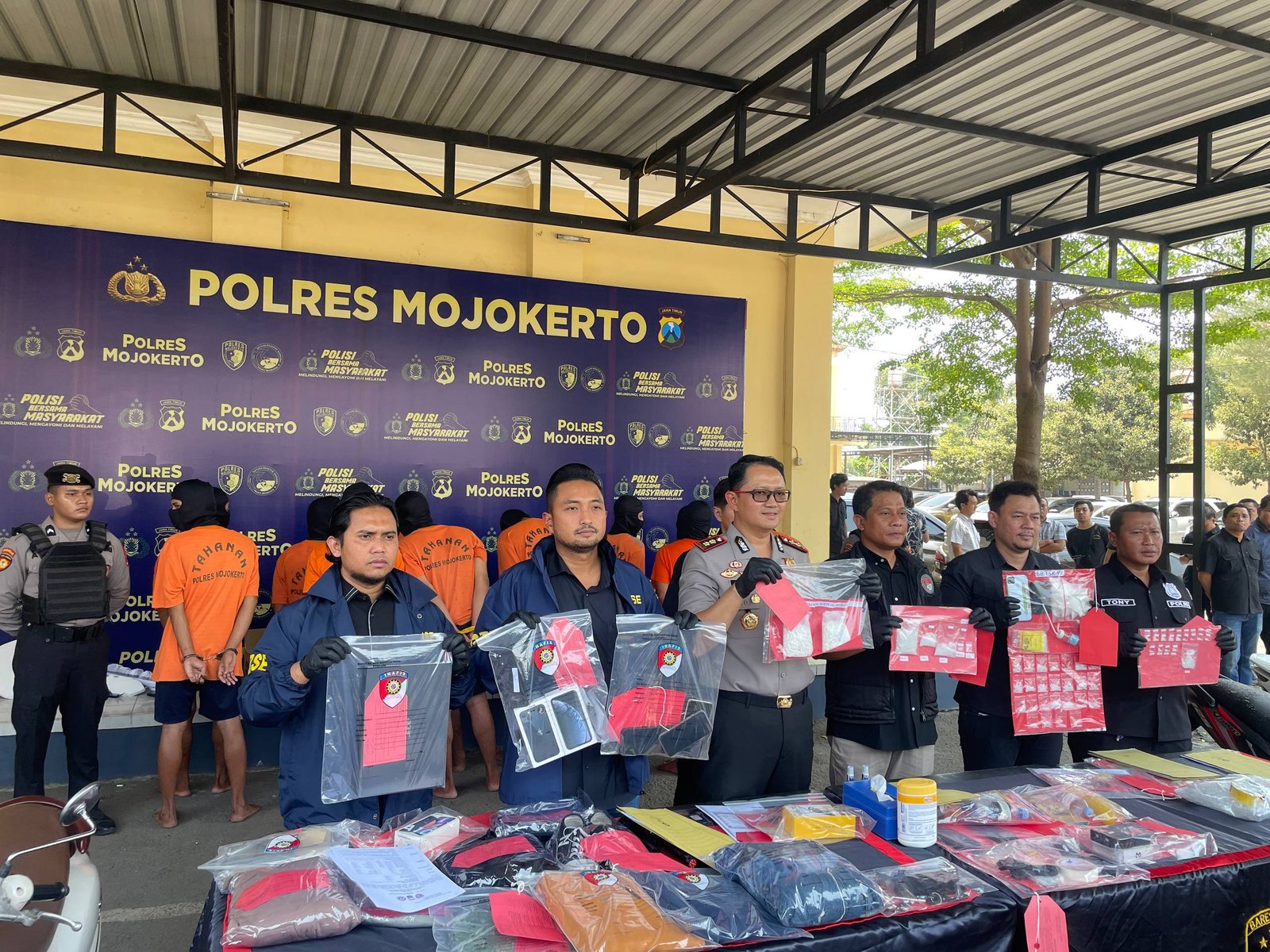 Kapolres Mojokerto Bongkar 15 Kasus Kejahatan: 11 Curanmor dan 52 Paket Sabu 250 Gram