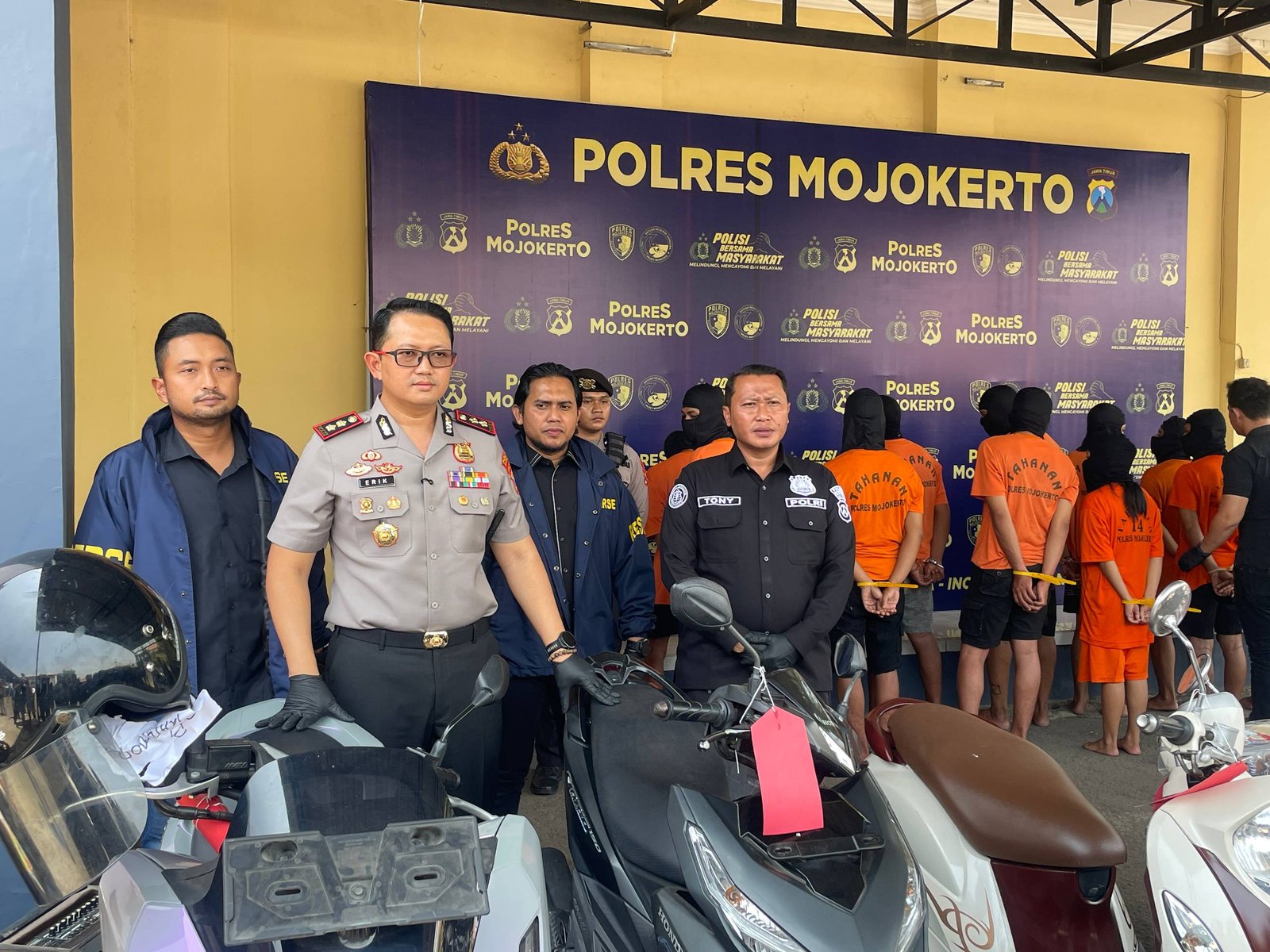 Kapolres Mojokerto Bongkar 15 Kasus Kejahatan: 11 Curanmor dan 52 Paket Sabu 250 Gram