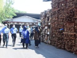 Pastikan Aturan PPKM Diterapkan, Bupati Mojokerto Cek Prokes PT. Kurnia Anggun dan PT. SAI