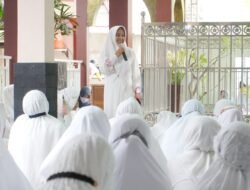 Ning Ita Ikuti Kajian Nariyah dan Ziarah ke Makam Abah Yat