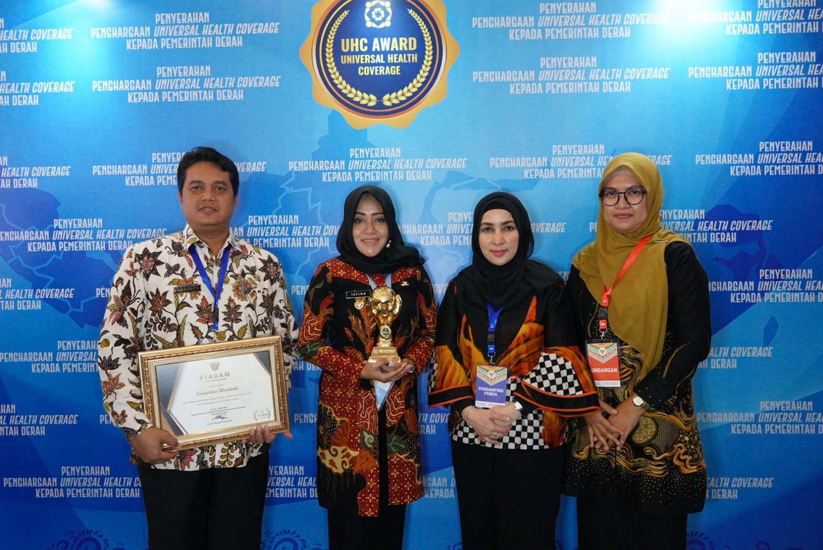 Asuransikan 96,08% Warganya, Pemkab Mojokerto Terima Penghargaan Universal Health Coverage Dari BPJS Kesehatan