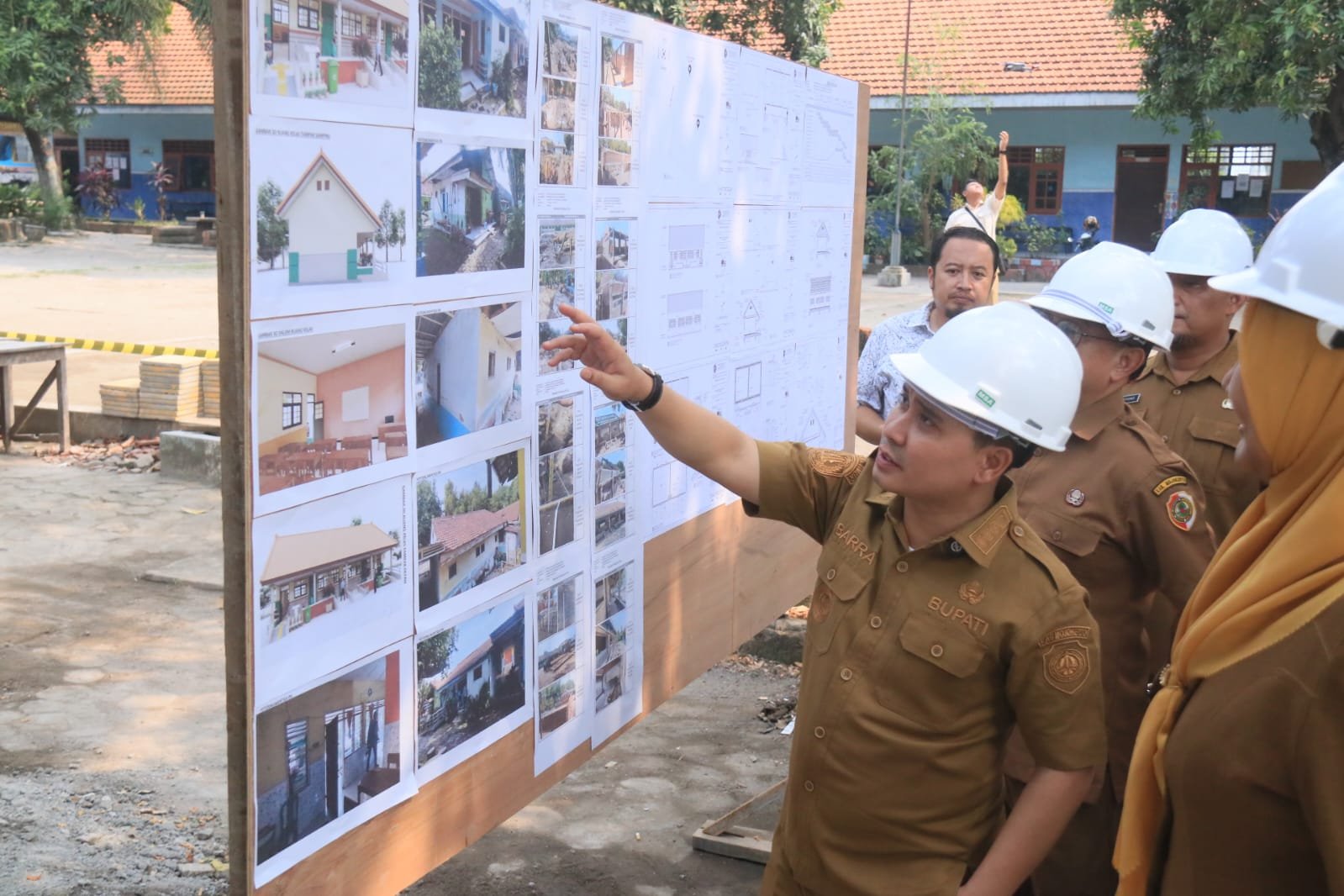 Bupati Mojokerto Pantau Pembangunan Ruang Inklusi di SDN Kebondalem Mojosari