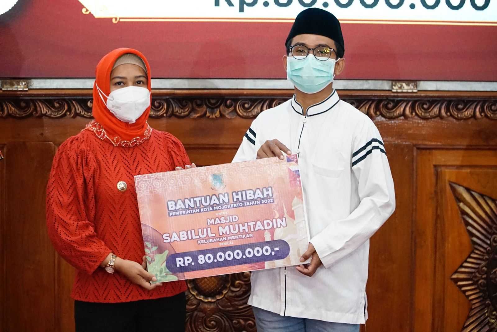 Ning Ita Gelontorkan Dana Hibah 2022 Sebesar Rp. 6,9 Miliar