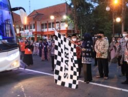 Lepas Keberangkatan CJH Kloter 29, Bupati Mojokerto: Semoga Membawa Barokah Nikmat Haji Mabrur